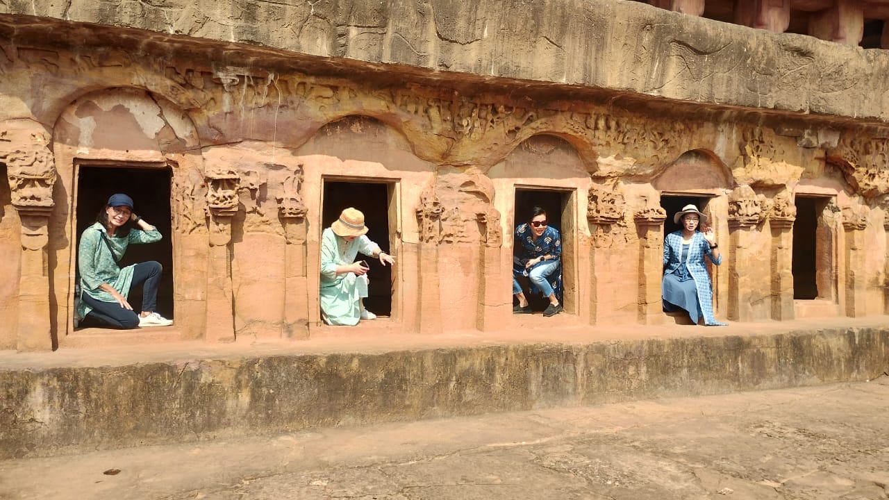 Nijaya Intaraprasong and Group